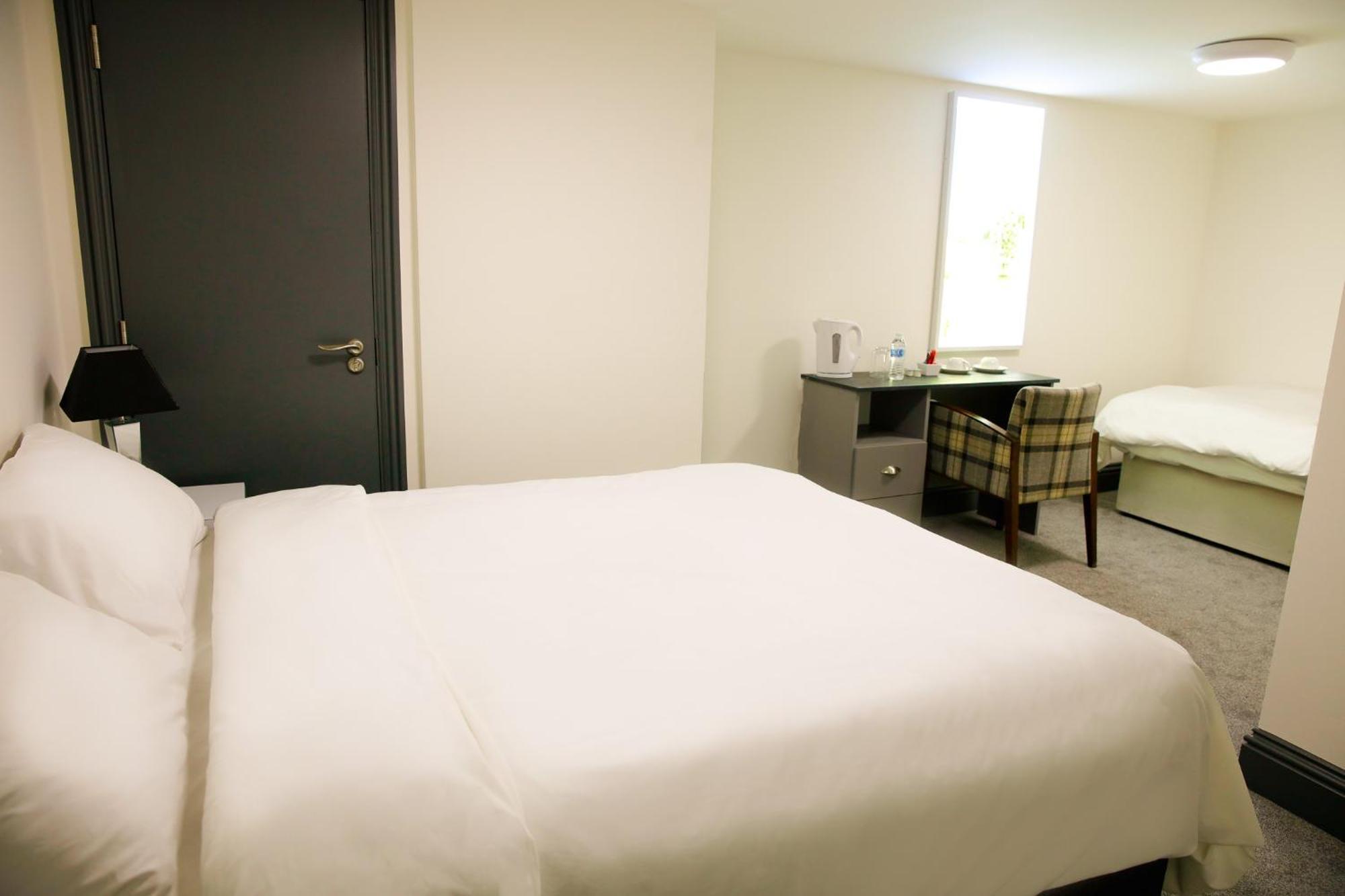 The George Wright Boutique Hotel, Bar & Restaurant Rotherham Esterno foto